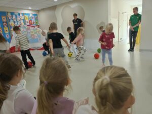 biegajace dzieci